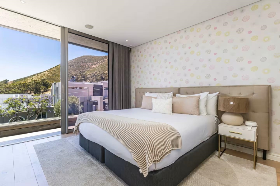 5 Bedroom Property for Sale in Fresnaye Western Cape